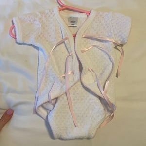 Paty onesie with ribbon closure